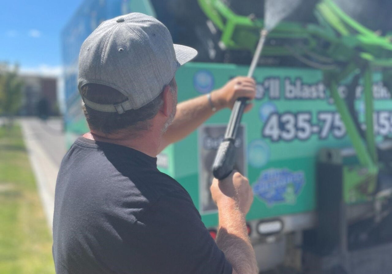 6 Signs You Need a Professional Garbage Can Cleaning Service