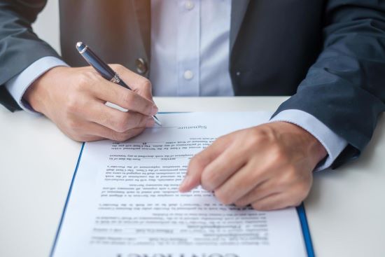 Sign a service agreement with the best trash can cleaning services